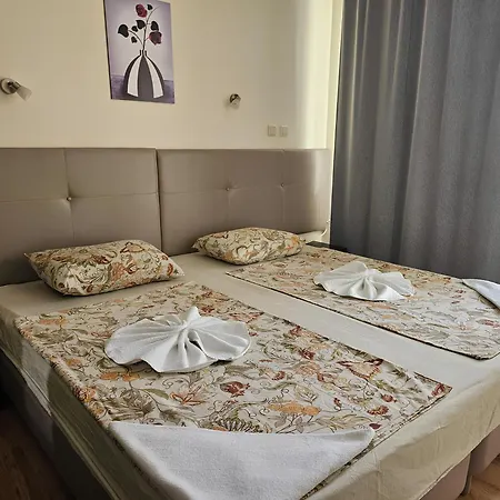 Yalta * Zlate písky